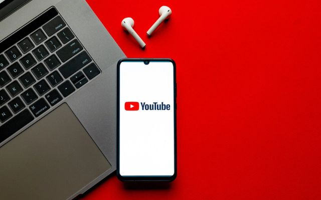 YouTube's New Pop-Up Button Encourages You to 'Play Something'