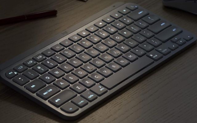  Logitech MX Keys Mini Keyboard