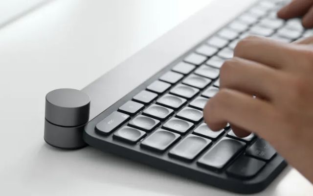  Logitech Craft keyboard